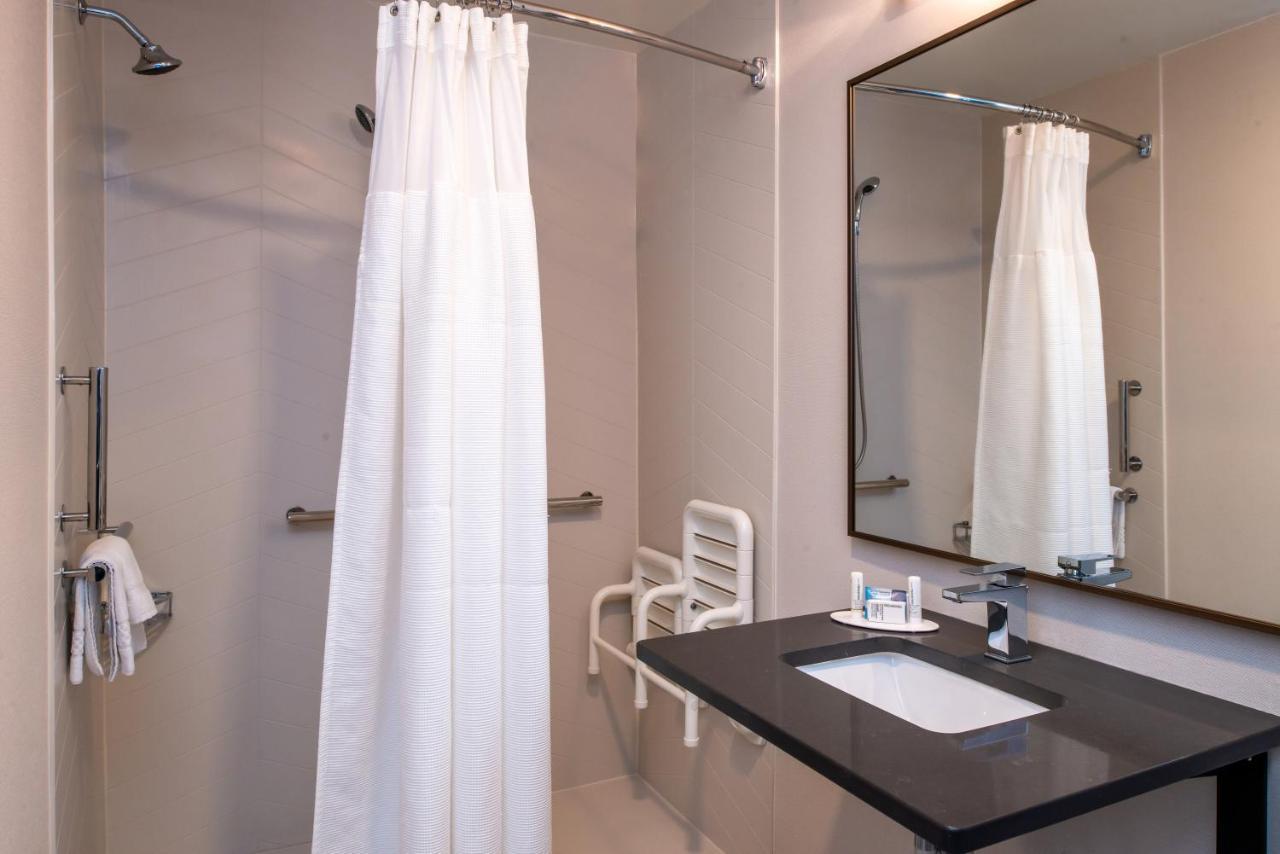 Fairfield Inn&Suites Greensboro Wendover Buitenkant foto