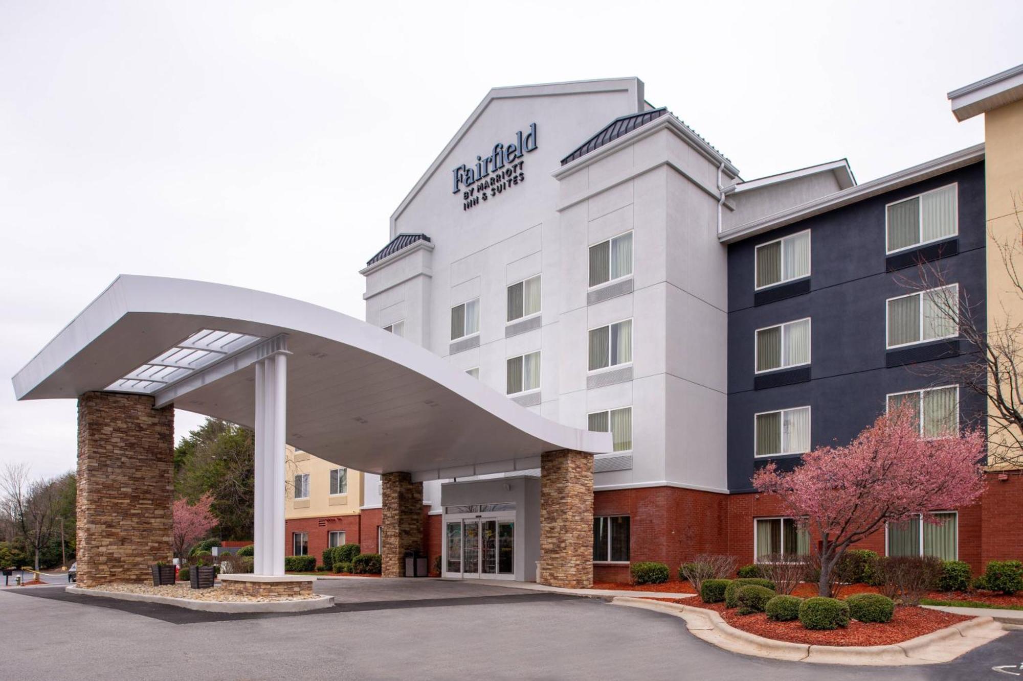 Fairfield Inn&Suites Greensboro Wendover Buitenkant foto