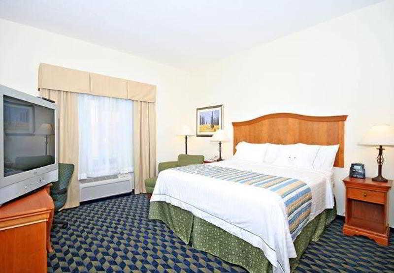 Fairfield Inn&Suites Greensboro Wendover Buitenkant foto