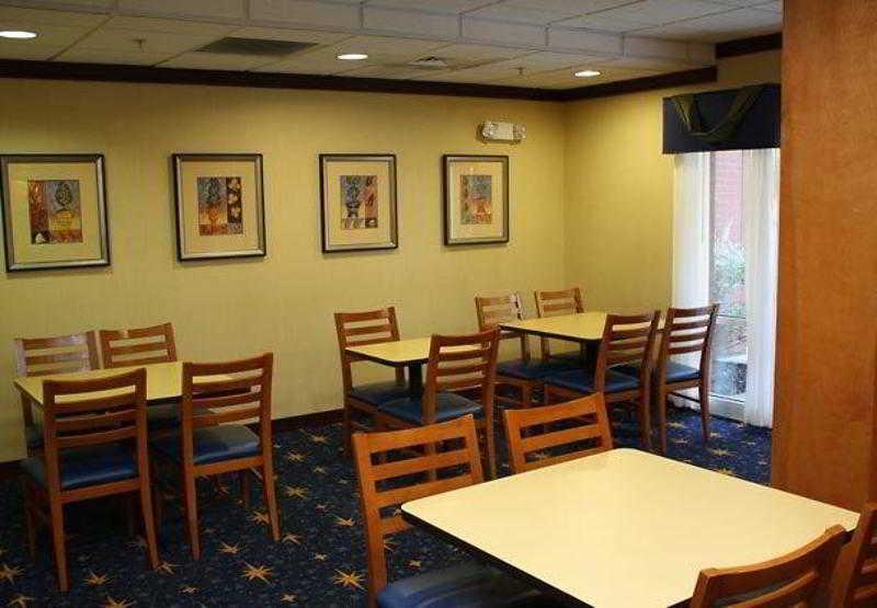 Fairfield Inn&Suites Greensboro Wendover Buitenkant foto
